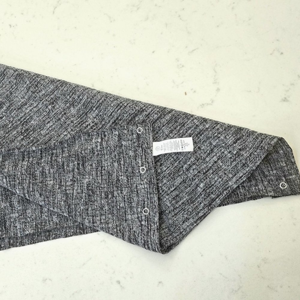 Ivivva by Lululemon Neck Scarf Wrap | Black & White static EUC 👌
